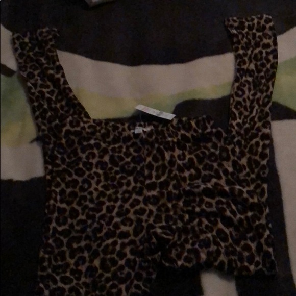 NWT LEOPARD PRINT LEGGINGS - Picture 2 of 2